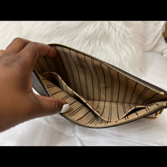 Louis Vuitton Wristlet - Picture 4 of 6